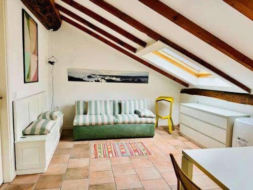 a living room with a couch and a table at FANTASTI-Casa al Lago in Colonno