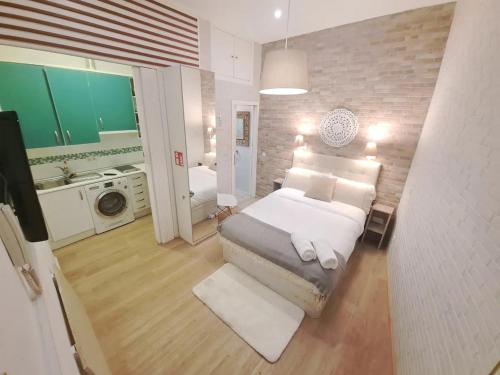 Una cama o camas en una habitación de Cosy apartamento en La Latina