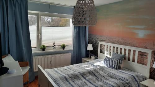 a bedroom with a bed and a large window at Cosy House mit Garten, Hunde willkommen in Scharbeutz