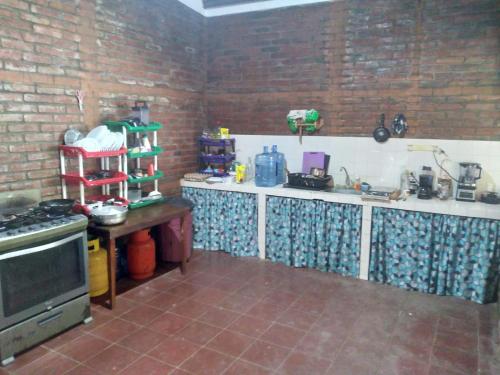 Kjøkken eller kjøkkenkrok på Casa Vieja Surf Spa Mizata