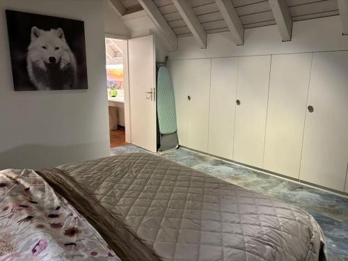 a bedroom with a bed and a picture of a wolf at Entspannen, private Maisonette Dachwohnung in Dielsdorf
