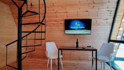 LIZ' S DREAM Cottages tesisinde bir televizyon ve/veya eğlence merkezi