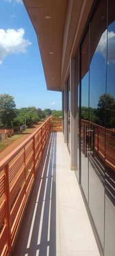 - un balcon avec vue dans l'établissement Ñande renda, à Ciudad del Este