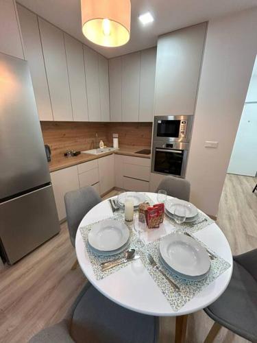 Η κουζίνα ή μικρή κουζίνα στο Modern apartment in Nuppu complex with free parking