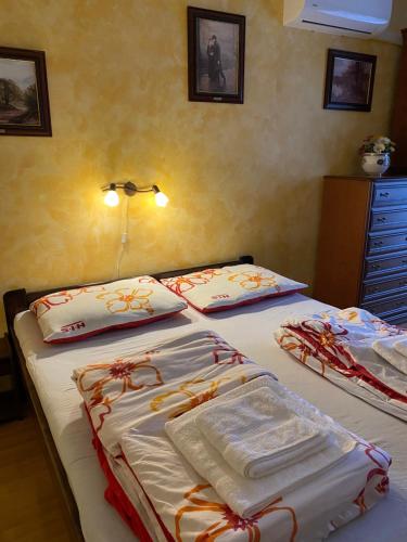 two twin beds in a bedroom with towels on them at Hévíz Tavirózsa Apartman in Hévíz