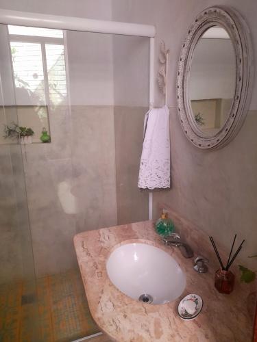 a bathroom with a sink and a mirror at Casa de vidro in Petrópolis