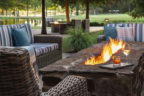 Ruang duduk di The Woodlands Resort, Curio Collection by Hilton