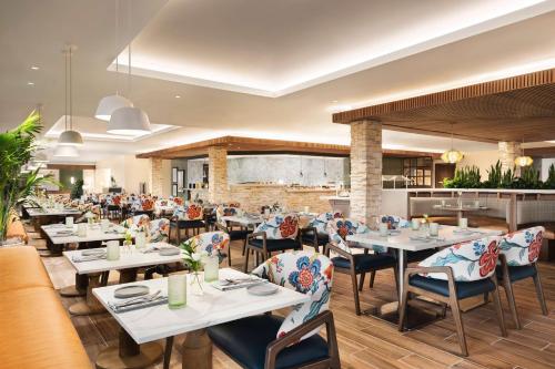 Restoran atau tempat lain untuk makan di The Woodlands Resort, Curio Collection by Hilton