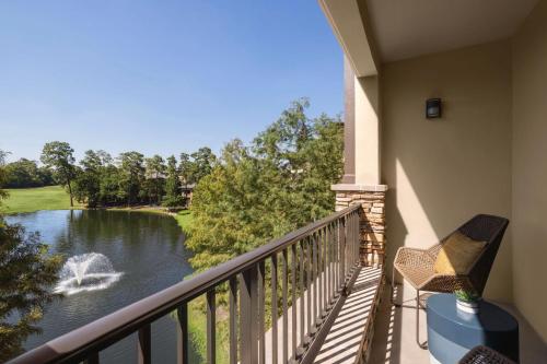 Balkoni atau teres di The Woodlands Resort, Curio Collection by Hilton