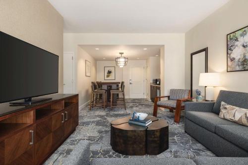 Televisyen dan/atau pusat hiburan di The Woodlands Resort, Curio Collection by Hilton