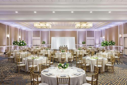 Restoran atau tempat lain untuk makan di The Woodlands Resort, Curio Collection by Hilton