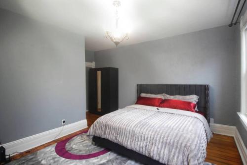 Ένα ή περισσότερα κρεβάτια σε δωμάτιο στο Renovated Brady St. Classic