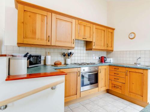 Una cocina o cocineta en 1 Bed in Builth Wells BN029