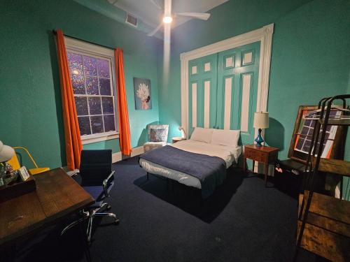 Gaslamp Hostel Image