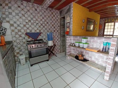 a toy kitchen with a stove and a counter at Casa Aconchegante 1 in Chã Grande
