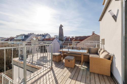 SYMPHONY Apartments 38 - Modern Loft with Terrace and Grill in Central Location