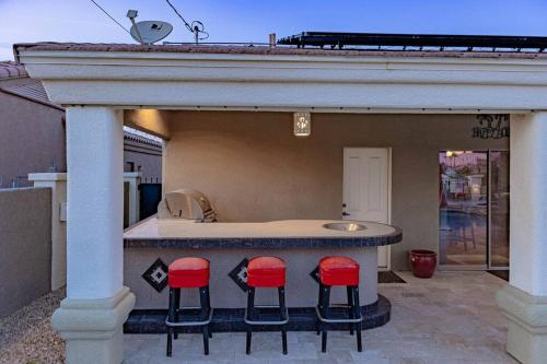 レイクハバスシティにあるNEW Luxury Home Pool Spa Game Room Viewsのギャラリーの写真