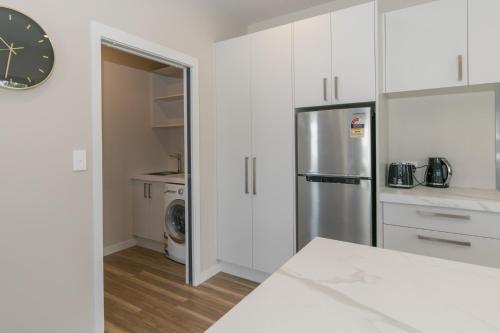 Kuchyň nebo kuchyňský kout v ubytování Mount Iron Apartment