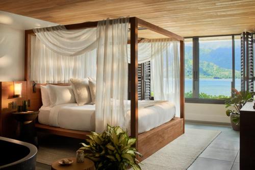 Postel nebo postele na pokoji v ubytování 1 Hotel Hanalei Bay