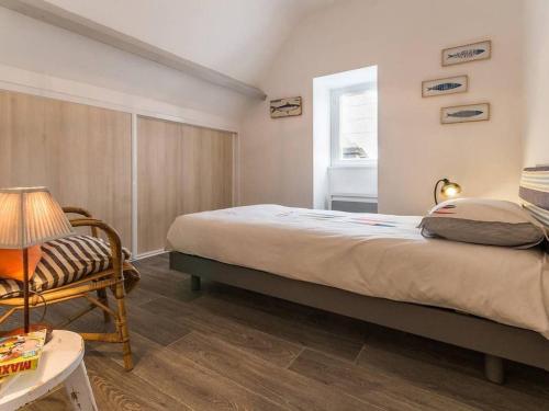 Ένα ή περισσότερα κρεβάτια σε δωμάτιο στο Gîte Saint-Lyphard, 4 pièces, 5 personnes - FR-1-306-860