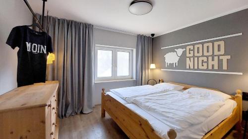 Ένα ή περισσότερα κρεβάτια σε δωμάτιο στο Haus-Am-Sommerdeich-Whg-02