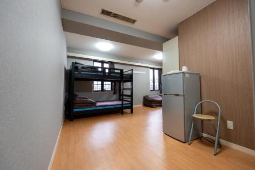 Una cama o camas en una habitación de ホステルソノママ