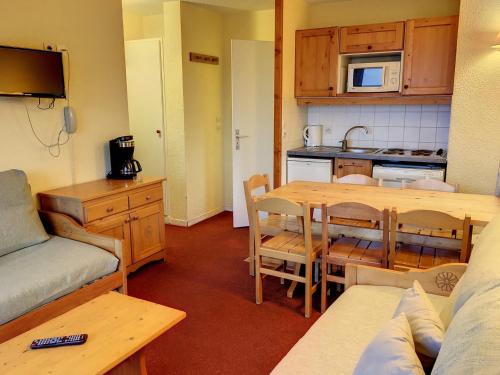 Photo de la galerie de l'établissement Spacieux appart 3 pièces, 6 pers, balcon calme aux Arcs - FR-1-346-571, à Bourg-Saint-Maurice