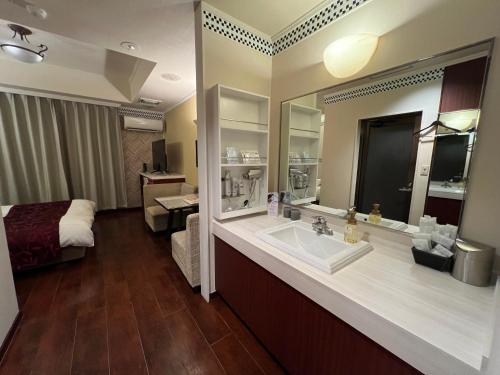 Ένα ή περισσότερα κρεβάτια σε δωμάτιο στο HOTEL SOLA Yame-ADULT ONLY-