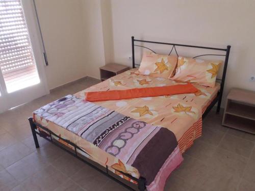a large bed in a room with at HELLAS PALACE ROOMS balcony in Sparti