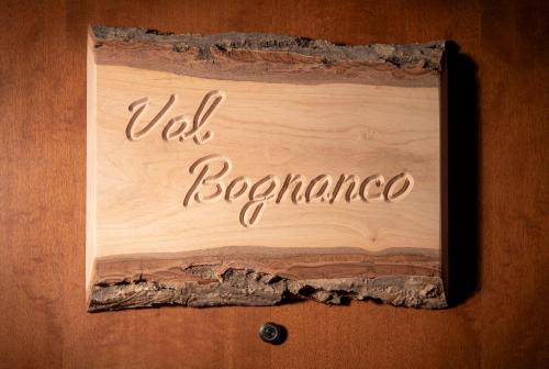 a sign that says wild dependence on a wooden wall at Bed & Breakfast Tiffany in Domodossola