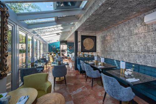 a restaurant with tables and chairs and windows at Hotel Forstinger - Boutique Hotel Schärding in Schärding