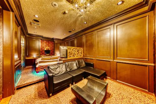 a living room with a couch and a bed at Hotel Liebhaber -Adult Only in Hirakata