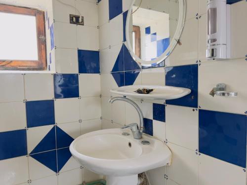 a bathroom with a sink and a mirror at Zad El Mosafer Guest House in Tunis