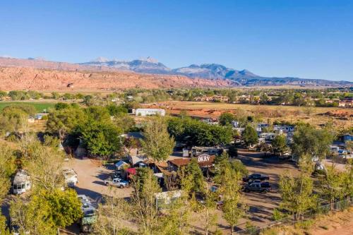 Pemandangan dari udara bagi Moab RV Resort Glamping Tipi OK56
