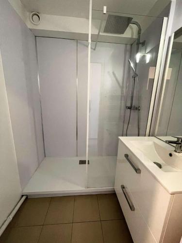 Kúpeľňa v ubytovaní Ref 564 Seignosse océan, bel appartement VUE MER , proche plage et centre, 4 personnes