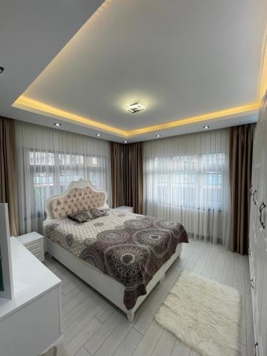 Cama ou camas em um quarto em Sabiha Gökçen Airport & Metro