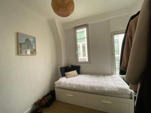 Cama ou camas em um quarto em Appartement de charme Quartier des Batignolles