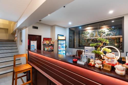 a restaurant with a counter with a counter top at Siri Hotel in Vientiane