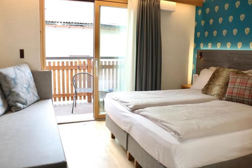 a hotel room with a bed and a balcony at Hotel Galli's - Centro in Livigno