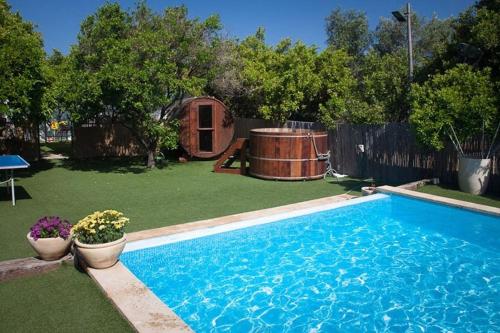 Piscina en o cerca de ביקתפוז וקלמנטינה- מתחם בקתות וסוויטות עם ג'קוזי פרטי ובריכה משותפת