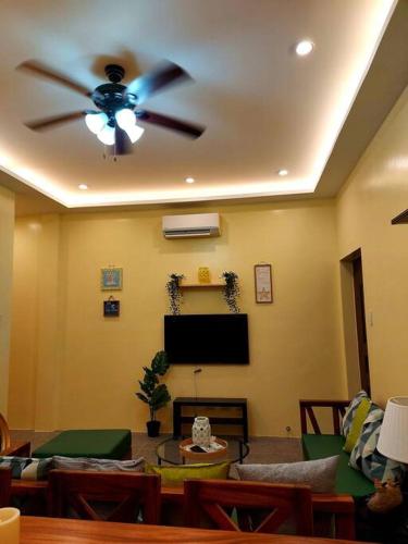 Φωτογραφία από το άλμπουμ του ShaChi Beach front Home σε Μπατάνγκας