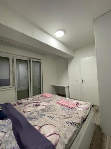 Llit o llits en una habitació de MRN apartment 2