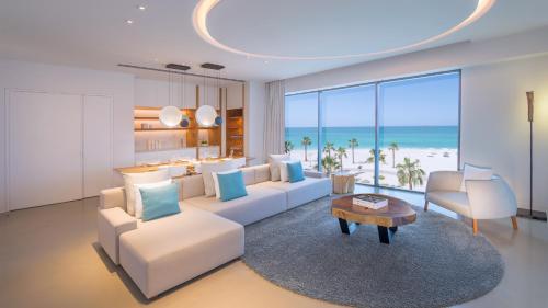 Nikki Beach Resort & Spa Dubai — Beach