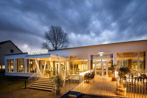 un edificio con puertas de cristal y escaleras delante en JUFA Hotel Bad Radkersburg - inkl 4h Thermeneintritt, en Bad Radkersburg