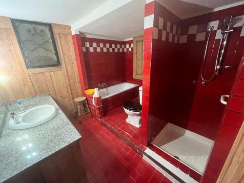 a bathroom with a tub and a toilet and a sink at L'Atelier du Temps - Casa Ronc in Etroubles