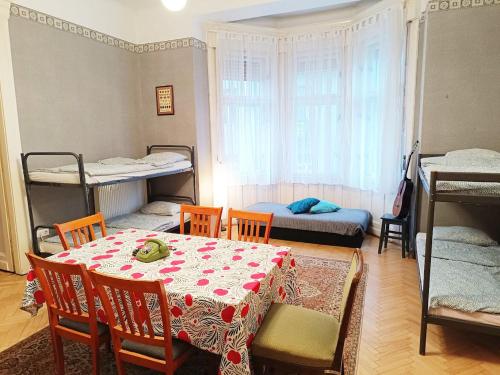 Postel nebo postele na pokoji v ubytování Bridgetown Hostel