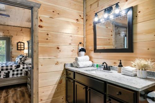 Et badeværelse på Smoky Mountain Paradise