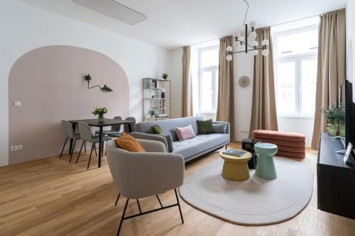 Elegant 1BR Suite, City Close by HM