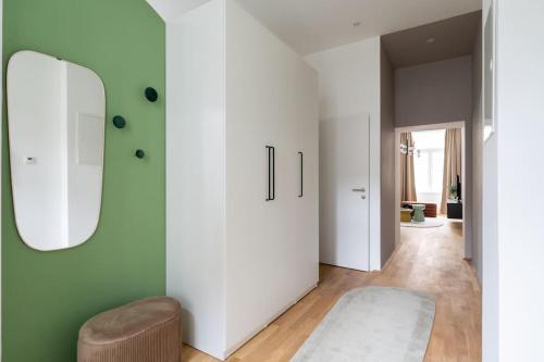 Elegant 1BR Suite, City Close by HM