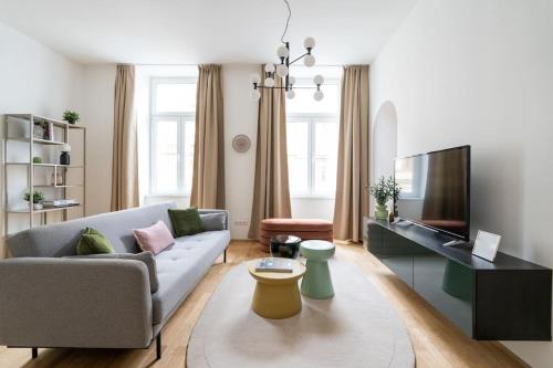 Elegant 1BR Suite, City Close by HM